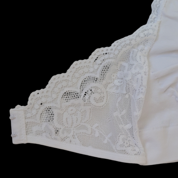 NWT Lovely Lace Front Hook Bra LARGE 40-42 White Lacey Soft Comfy FLAW - Picture 10 of 16